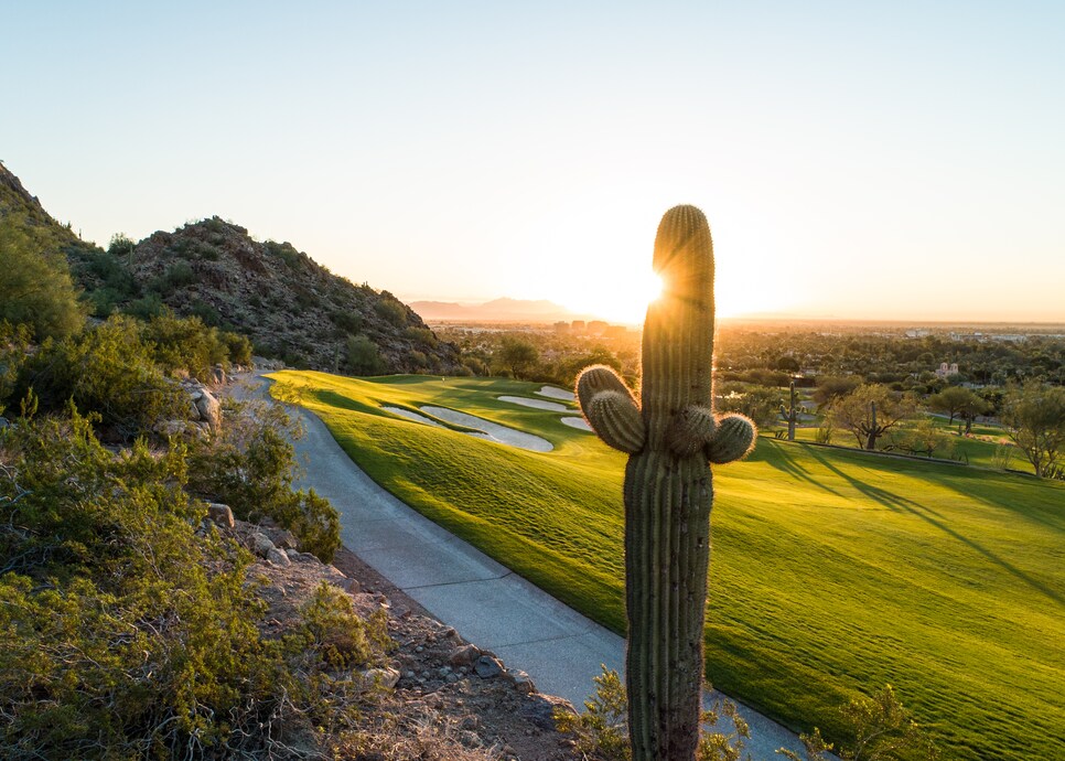 the-phoenician-golf-club-thirteenth-hole-12971